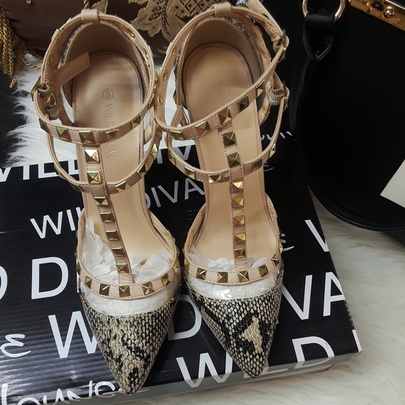 SOLD OUT Nude Skin T-Strap Studded Accent Point - Picture 4 of 8